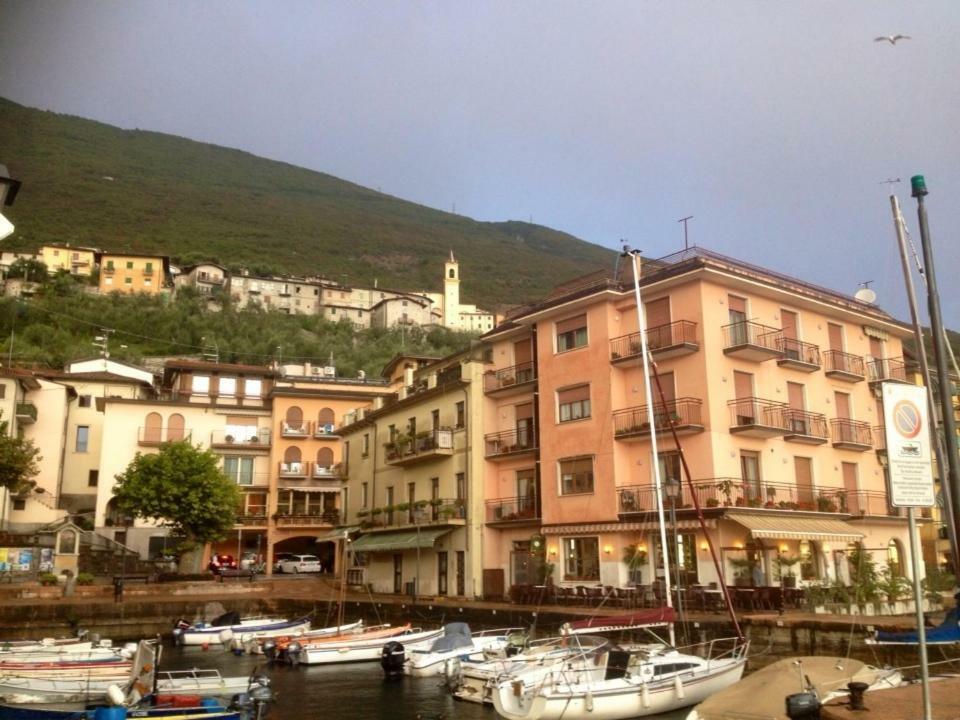 Casa Elvira Apartment Brenzone sul Garda Luaran gambar